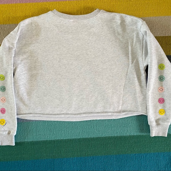 Fraiser Sterling Smiley Gal Crewneck Cropped Sweatshirt, Size L - Picture 2 of 7